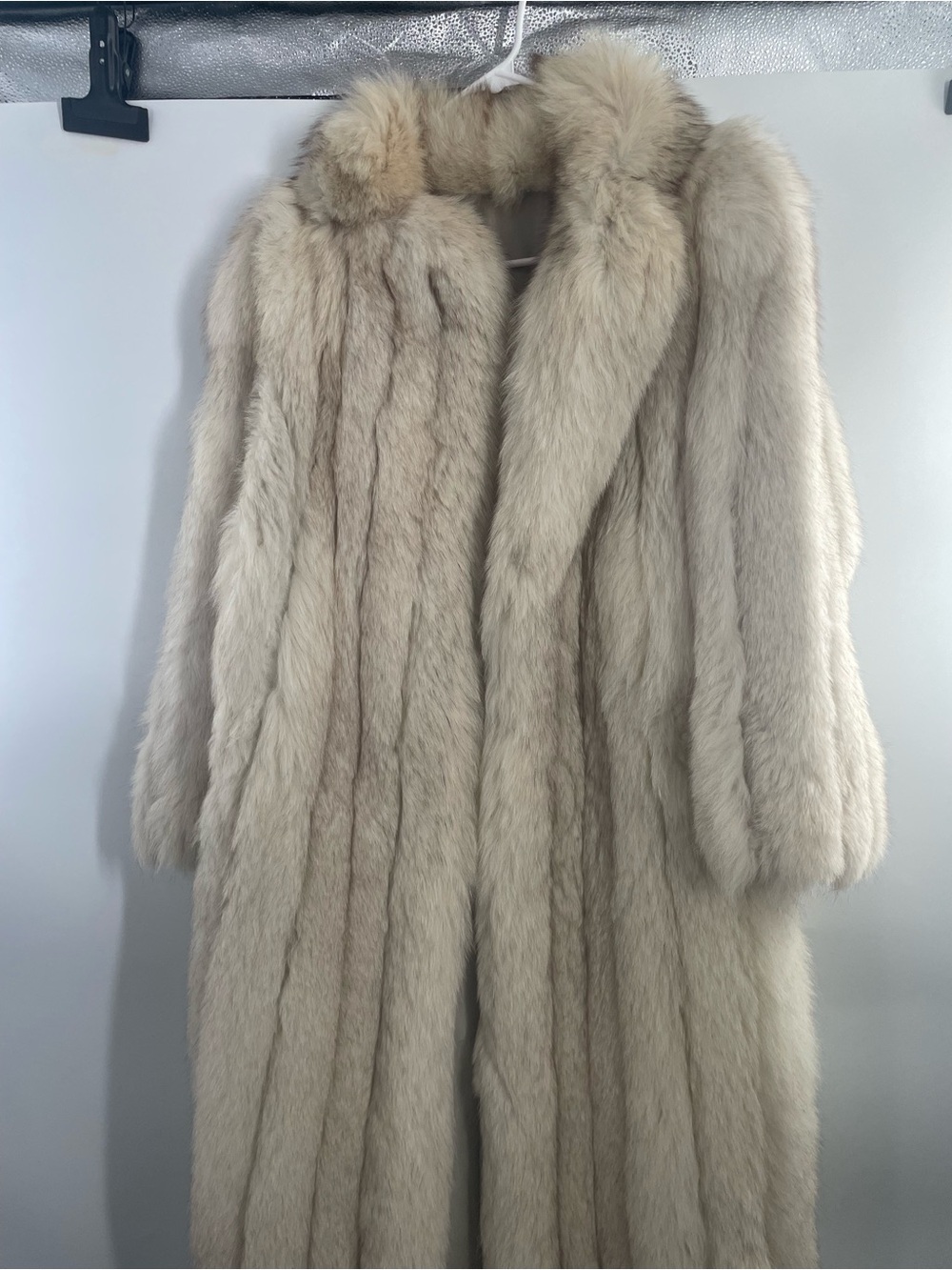 Luxurious Women's Vintage Cream Fox Fur Coat - Elegant Winter Outerwear